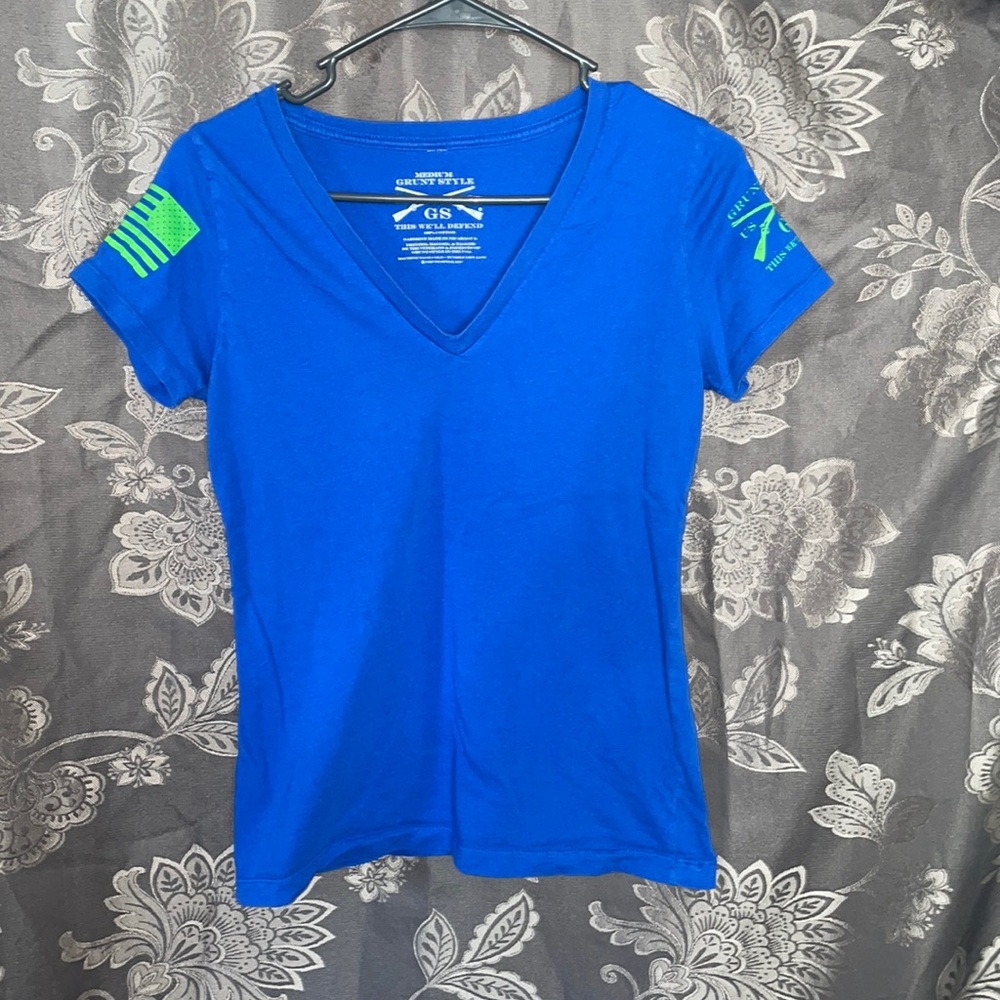 Blue v neck short sleeved shirt grunt style